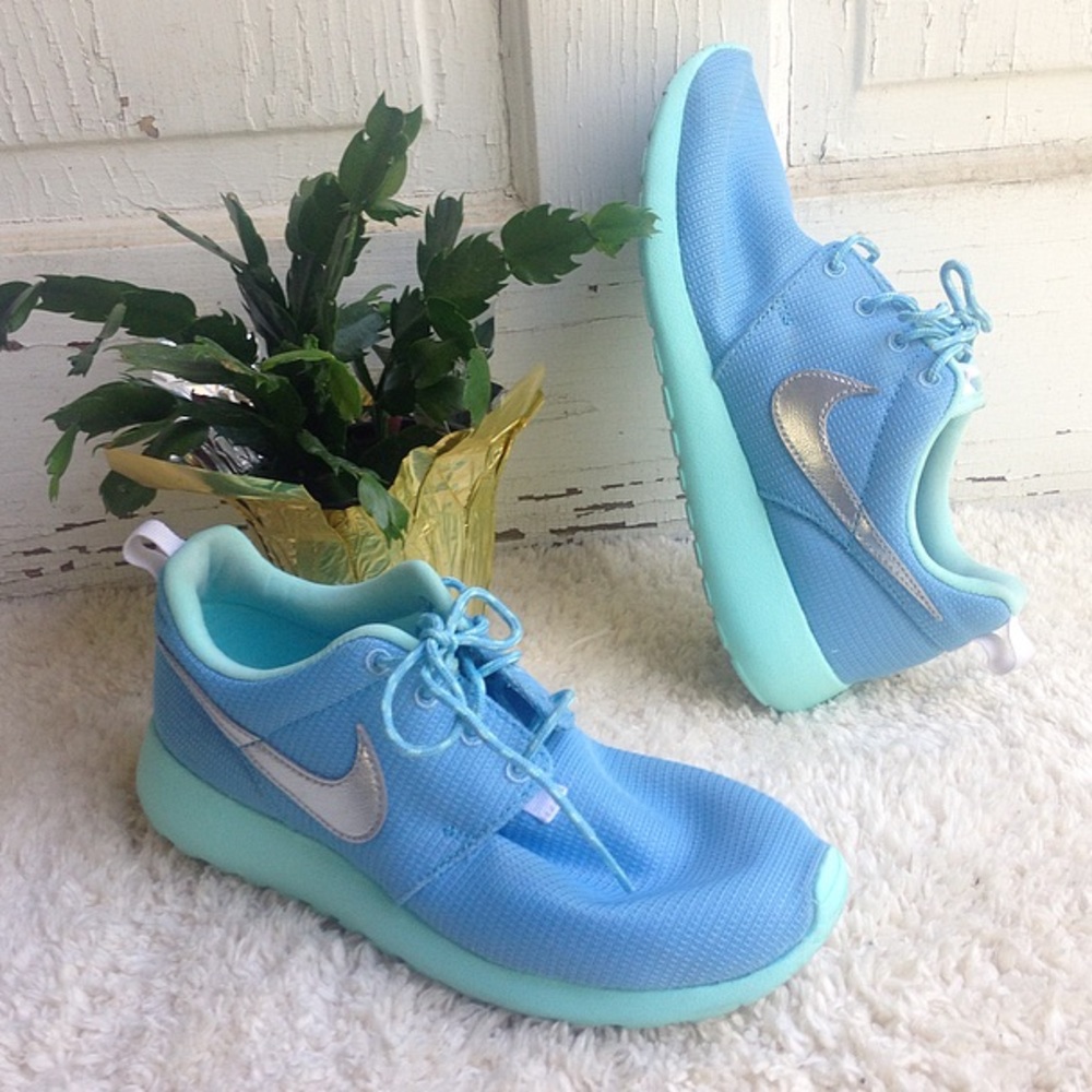 Make Offer! Nike Roshe sea foam teal running shoes